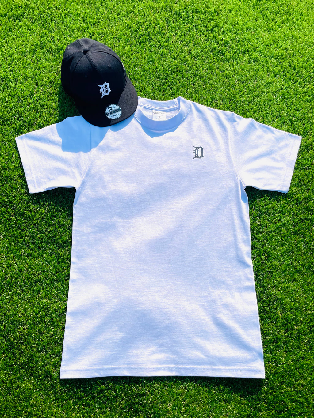 The Detroit Tee - (Navy Blue English D)